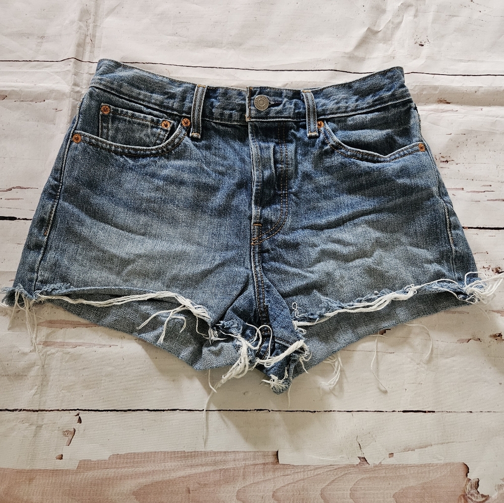 Levi's Women's Denim Button Fly Jean Shorts Size 28 - Picture 1 of 6